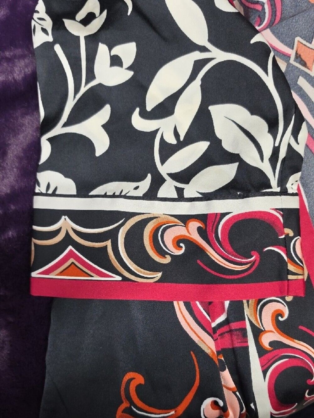Chico's Black Floral & Scroll Satin KIMONO with Red and Cream Accents Sz S/med - Picture 6 of 6